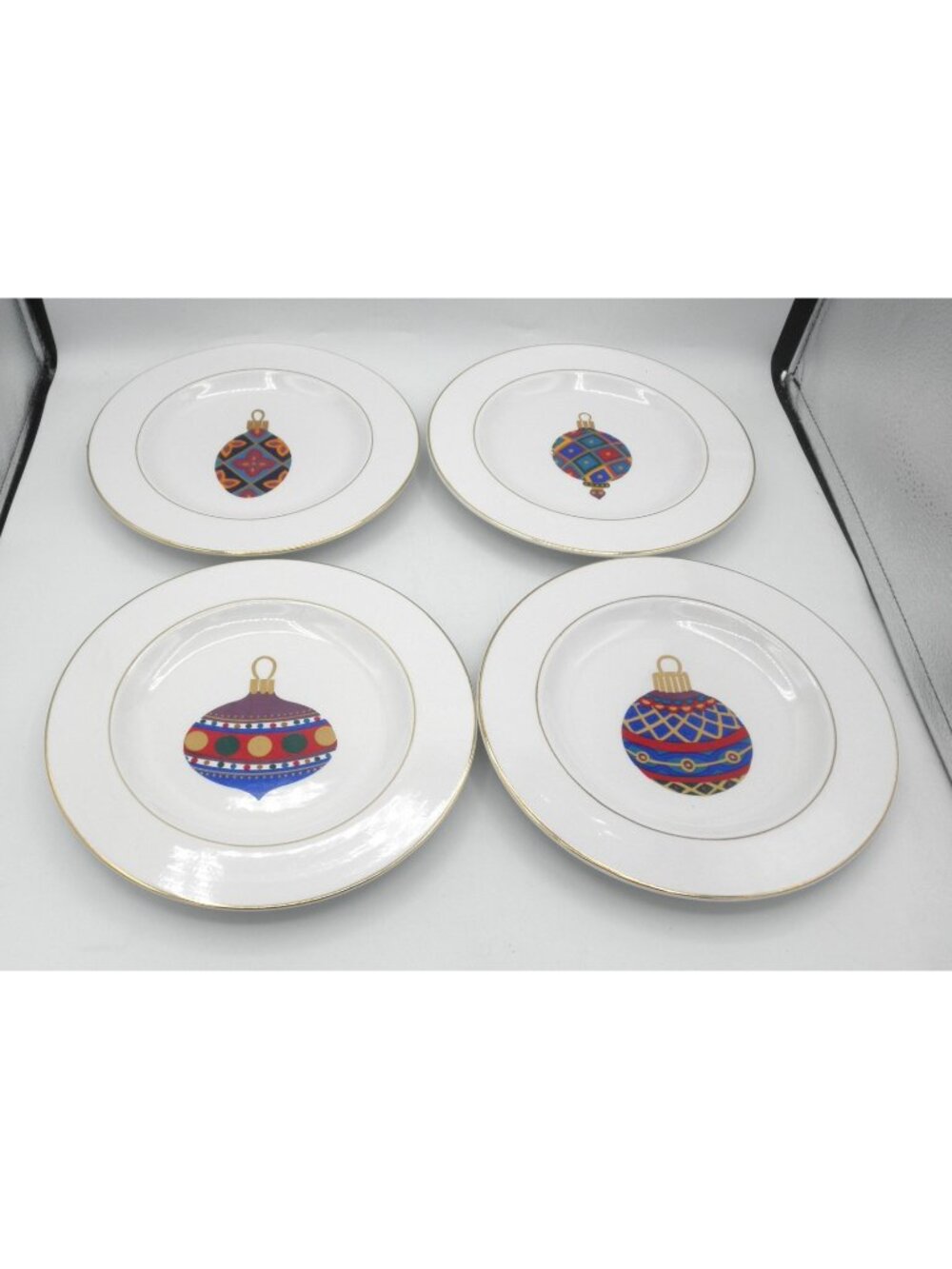 West Cliff Gibson Designs Ornaments Salad Plates Set of 4 Pattern GIDWECL Lot B